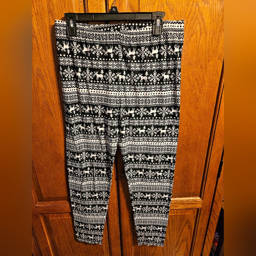 Black and White Patterned Leggings SIZE EXTRA PLUS